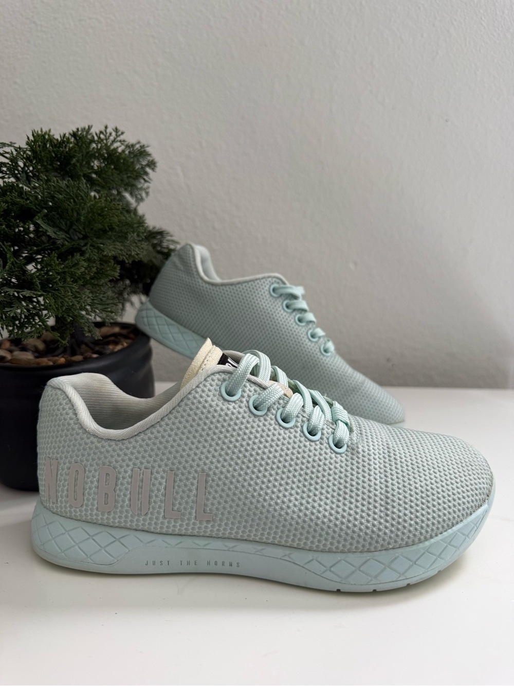 NOBULL outwork trainer Women size 5 Pale Mint Mesh Sneakers